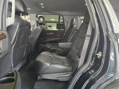 2016 Cadillac Escalade Luxury Collection 4DR SUV AWD   - Photo 12 - Hamilton, OH 45015