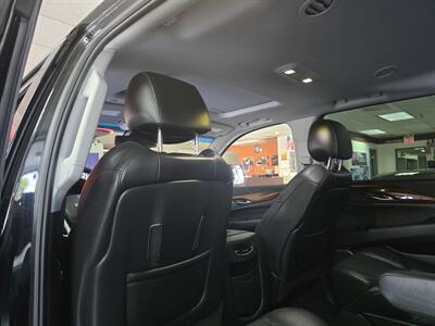 2016 Cadillac Escalade Luxury Collection 4DR SUV AWD   - Photo 11 - Hamilton, OH 45015