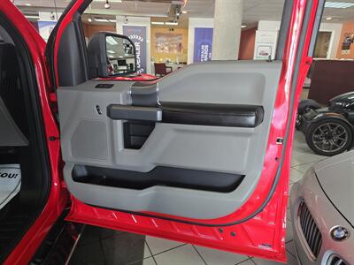 2018 Ford F-150 XLT SUPER CREW 4X4   - Photo 12 - Hamilton, OH 45015