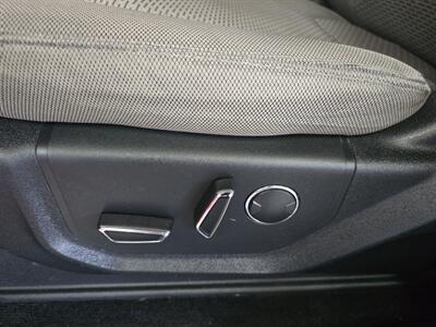 2018 Ford F-150 XLT SUPER CREW 4X4   - Photo 19 - Hamilton, OH 45015