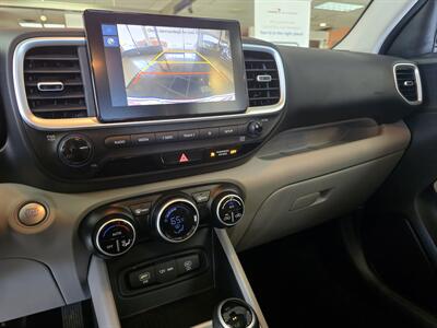 2025 Hyundai VENUE SEL 4DR CROSSOVER - Photo 21 - Hamilton, OH 45015