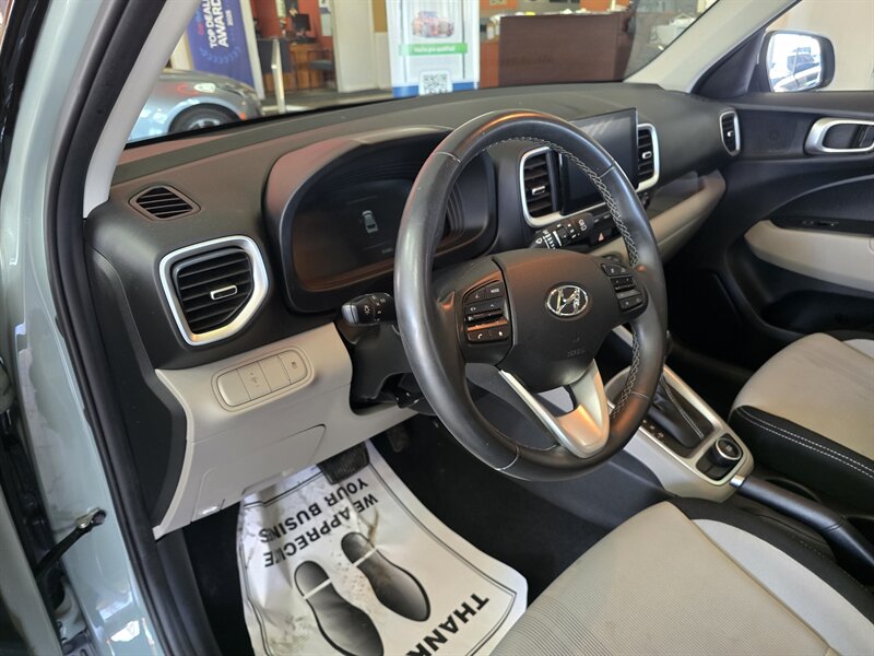 2025 Hyundai VENUE SEL 4DR CROSSOVER - Photo 7 - Hamilton, OH 45015