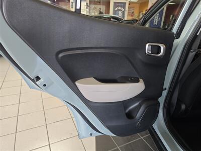 2025 Hyundai VENUE SEL 4DR CROSSOVER - Photo 9 - Hamilton, OH 45015