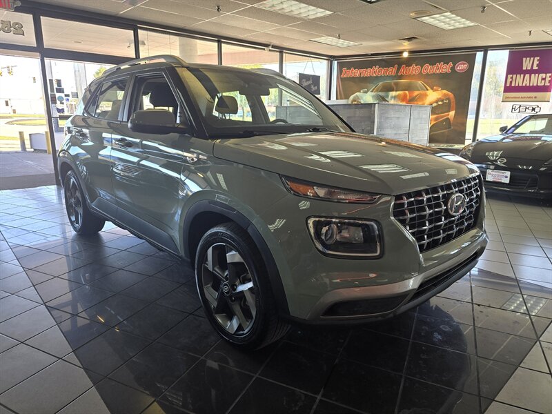 2025 Hyundai VENUE SEL 4DR CROSSOVER - Photo 2 - Hamilton, OH 45015