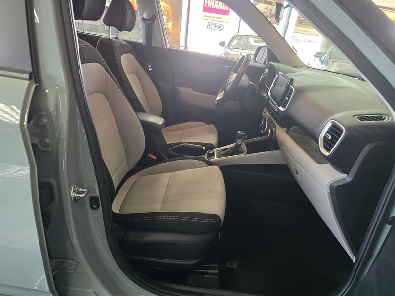 2025 Hyundai VENUE SEL 4DR CROSSOVER - Photo 13 - Hamilton, OH 45015