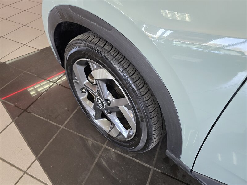 2025 Hyundai VENUE SEL 4DR CROSSOVER - Photo 33 - Hamilton, OH 45015