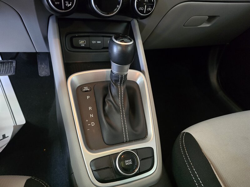 2025 Hyundai VENUE SEL 4DR CROSSOVER - Photo 19 - Hamilton, OH 45015