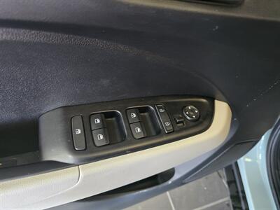 2025 Hyundai VENUE SEL 4DR CROSSOVER - Photo 16 - Hamilton, OH 45015