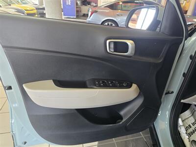 2025 Hyundai VENUE SEL 4DR CROSSOVER - Photo 6 - Hamilton, OH 45015