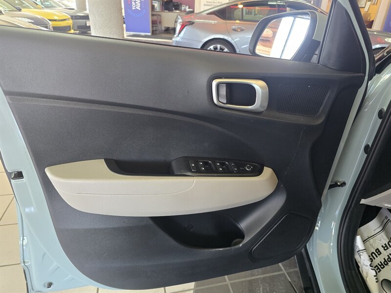 2025 Hyundai VENUE SEL 4DR CROSSOVER - Photo 6 - Hamilton, OH 45015