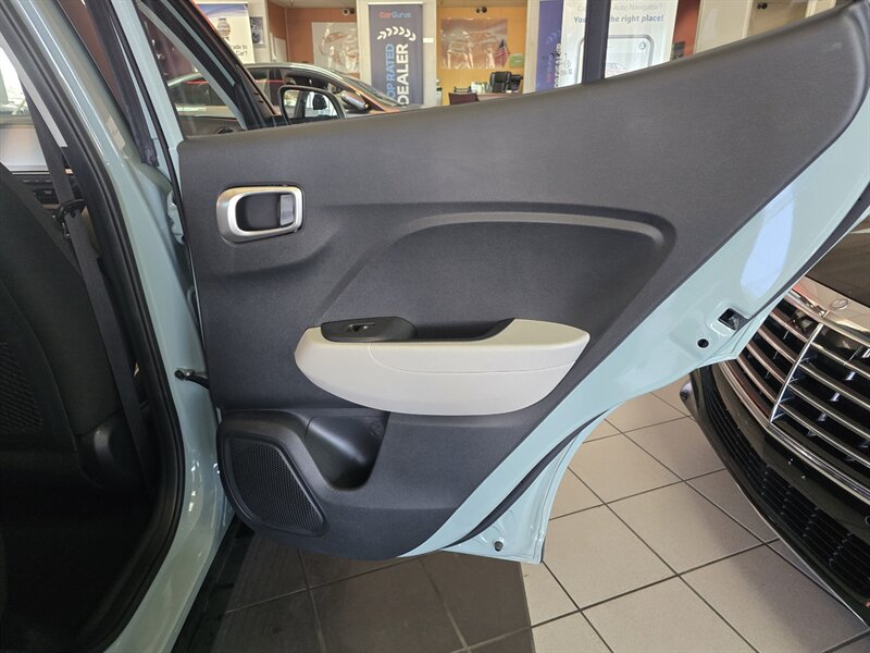 2025 Hyundai VENUE SEL 4DR CROSSOVER - Photo 14 - Hamilton, OH 45015