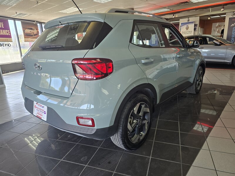 2025 Hyundai VENUE SEL 4DR CROSSOVER - Photo 3 - Hamilton, OH 45015