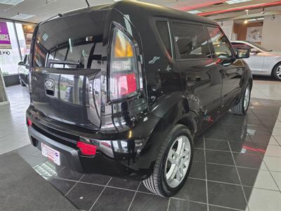 2010 Kia Soul + 4DR CROSSOVER   - Photo 5 - Hamilton, OH 45015