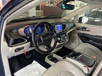 2018 Chrysler Pacifica Touring L Plus 4DR MINI-VAN   - Photo 11 - Hamilton, OH 45015