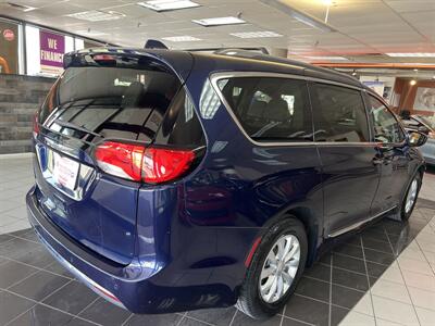 2018 Chrysler Pacifica Touring L Plus 4DR MINI-VAN   - Photo 7 - Hamilton, OH 45015