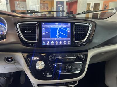 2018 Chrysler Pacifica Touring L Plus 4DR MINI-VAN   - Photo 15 - Hamilton, OH 45015