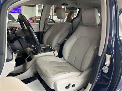 2018 Chrysler Pacifica Touring L Plus 4DR MINI-VAN   - Photo 10 - Hamilton, OH 45015