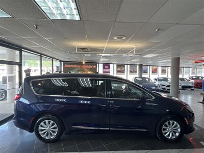 2018 Chrysler Pacifica Touring L Plus 4DR MINI-VAN   - Photo 5 - Hamilton, OH 45015