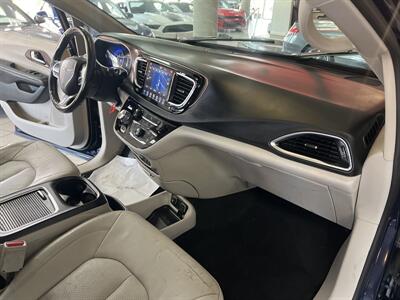 2018 Chrysler Pacifica Touring L Plus 4DR MINI-VAN   - Photo 32 - Hamilton, OH 45015