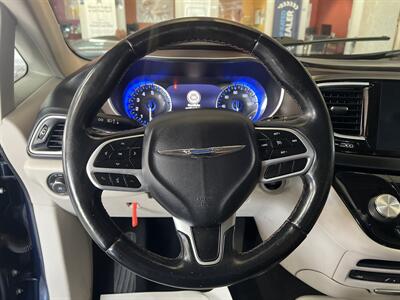 2018 Chrysler Pacifica Touring L Plus 4DR MINI-VAN   - Photo 14 - Hamilton, OH 45015