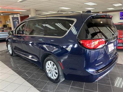2018 Chrysler Pacifica Touring L Plus 4DR MINI-VAN   - Photo 8 - Hamilton, OH 45015