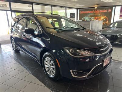 2018 Chrysler Pacifica Touring L Plus 4DR MINI-VAN   - Photo 4 - Hamilton, OH 45015