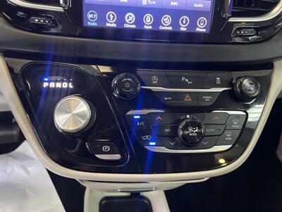 2018 Chrysler Pacifica Touring L Plus 4DR MINI-VAN   - Photo 19 - Hamilton, OH 45015