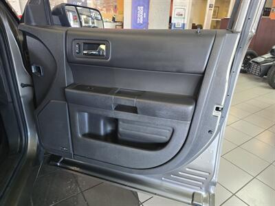 2014 Ford Flex SE   - Photo 14 - Hamilton, OH 45015