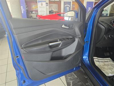 2017 Ford Escape SE 4DR SUV   - Photo 7 - Hamilton, OH 45015