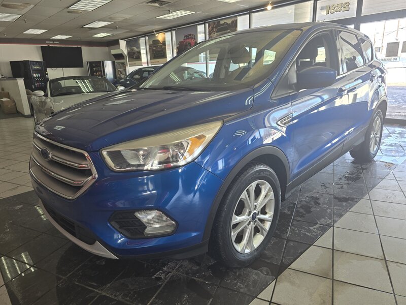 2017 Ford Escape SE 4DR SUV   - Photo 1 - Hamilton, OH 45015