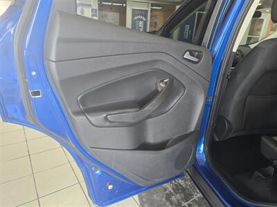 2017 Ford Escape SE 4DR SUV   - Photo 10 - Hamilton, OH 45015