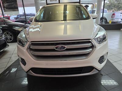 2017 Ford Escape SE 4DR SUV AWD   - Photo 2 - Hamilton, OH 45015