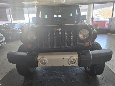 2013 Jeep Wrangler UNLIMITED SAHARA 2WD   - Photo 2 - Hamilton, OH 45015