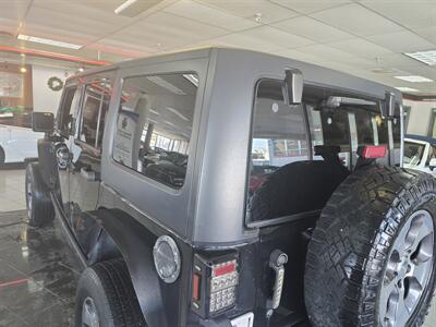 2013 Jeep Wrangler UNLIMITED SAHARA 2WD   - Photo 29 - Hamilton, OH 45015