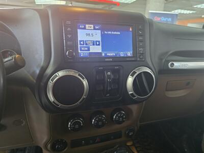 2013 Jeep Wrangler UNLIMITED SAHARA 2WD   - Photo 24 - Hamilton, OH 45015