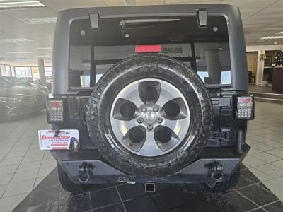 2013 Jeep Wrangler UNLIMITED SAHARA 2WD   - Photo 5 - Hamilton, OH 45015