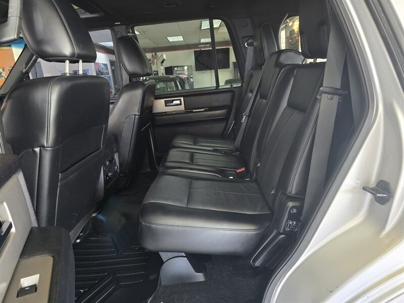 2017 Ford Expedition XLT - Photo 12 - Hamilton, OH 45015