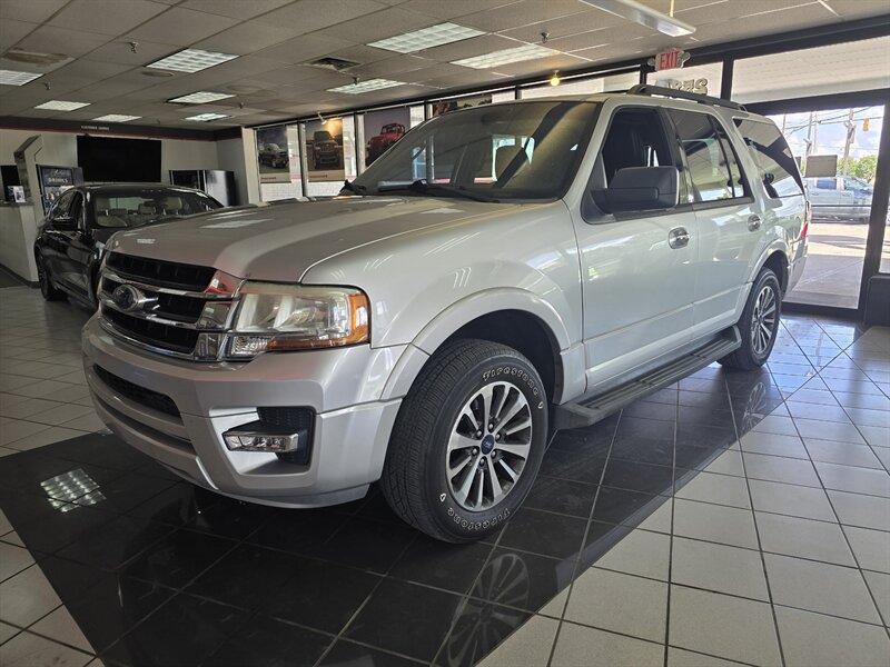 2017 Ford Expedition XLT   - Photo 1 - Hamilton, OH 45015