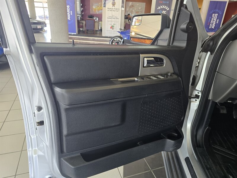 2017 Ford Expedition XLT - Photo 7 - Hamilton, OH 45015