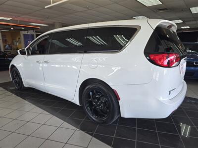 2018 Chrysler Pacifica Touring Plus   - Photo 6 - Hamilton, OH 45015
