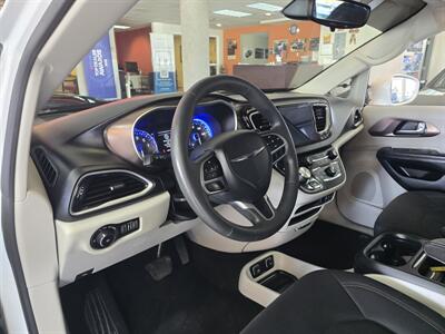 2018 Chrysler Pacifica Touring Plus   - Photo 8 - Hamilton, OH 45015