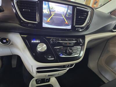 2018 Chrysler Pacifica Touring Plus   - Photo 25 - Hamilton, OH 45015
