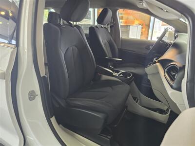 2018 Chrysler Pacifica Touring Plus   - Photo 15 - Hamilton, OH 45015