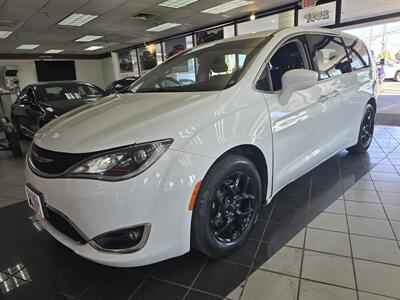2018 Chrysler Pacifica Touring Plus   - Photo 1 - Hamilton, OH 45015