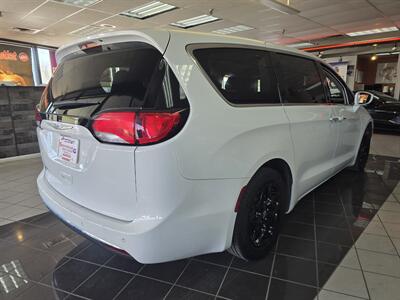 2018 Chrysler Pacifica Touring Plus   - Photo 4 - Hamilton, OH 45015