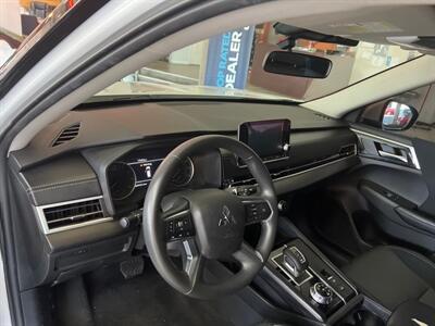 2022 Mitsubishi Outlander ES 4DR SUV AWD   - Photo 11 - Hamilton, OH 45015