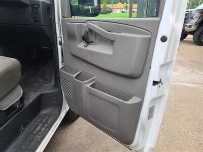 2017 Chevrolet Express Cargo 2500 3DR CARGO VAN   - Photo 11 - Hamilton, OH 45015