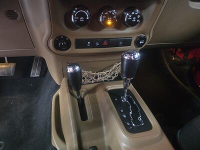 2014 Jeep Wrangler Sahara 4DR SUV 4X4 - Photo 18 - Hamilton, OH 45015