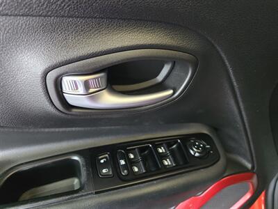 2021 Jeep Renegade Trailhawk 4DR SUV 4X4   - Photo 18 - Hamilton, OH 45015