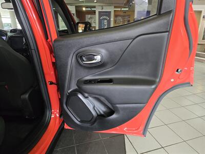 2021 Jeep Renegade Trailhawk 4DR SUV 4X4   - Photo 15 - Hamilton, OH 45015